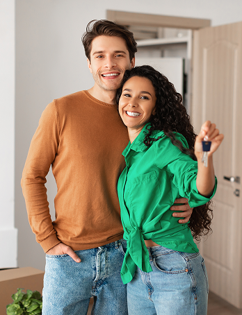 Family with house keys after using Homely
