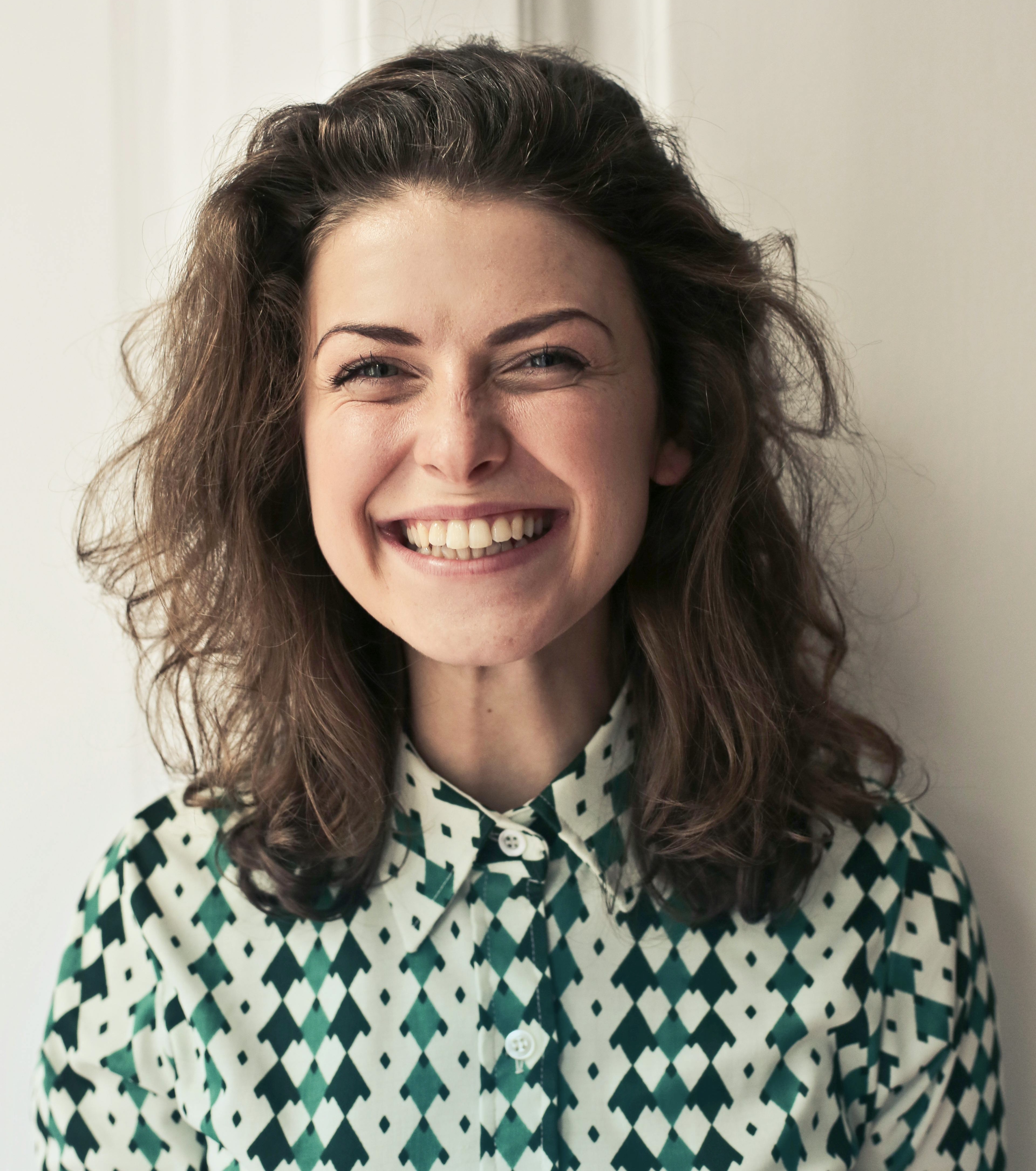 Lady smiling with her head in the center of frame